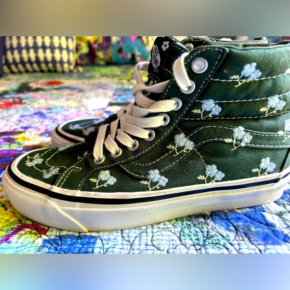 Vans X Sandy Liang Sk8-Hi Women 7, Men 5.5.